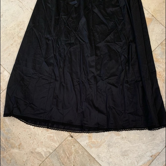 New Vanity Fair Satin Black Half Slip Style 11-711 30" Long Sz S/CH/P - Picture 2 of 3